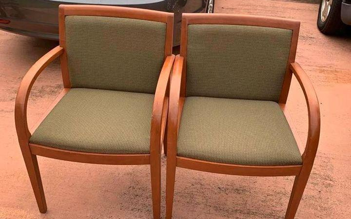 Chairs & Recliners