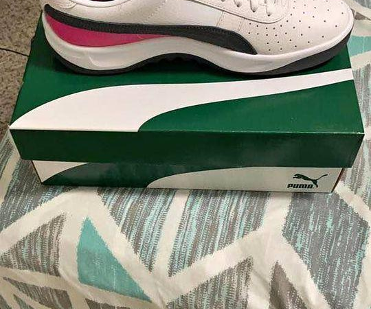 Athletic shoes