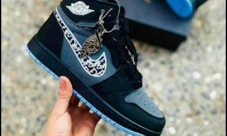 Athletic shoes
